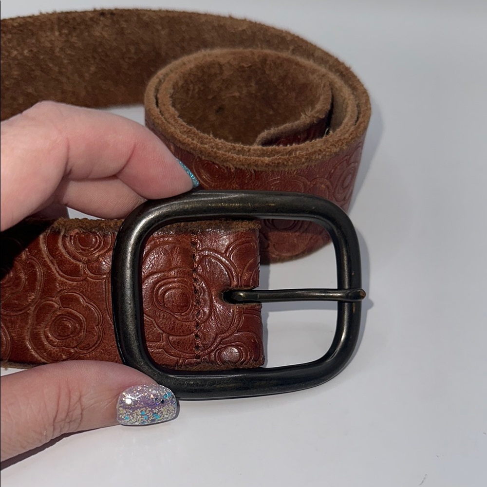Brown Leather Belt with Embossed Flower Pattern - Picture 3 of 5